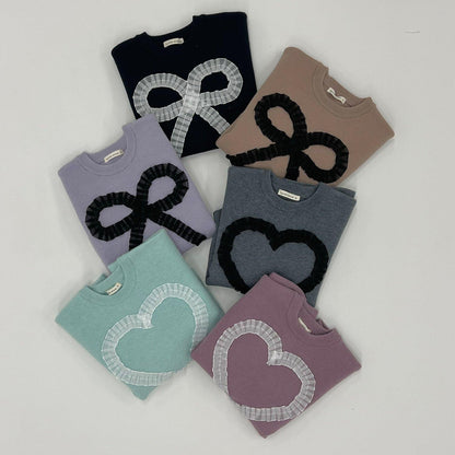 【像棉花糖般的穿著感】【可機洗】愛心蝴蝶結拼接圖案毛衣