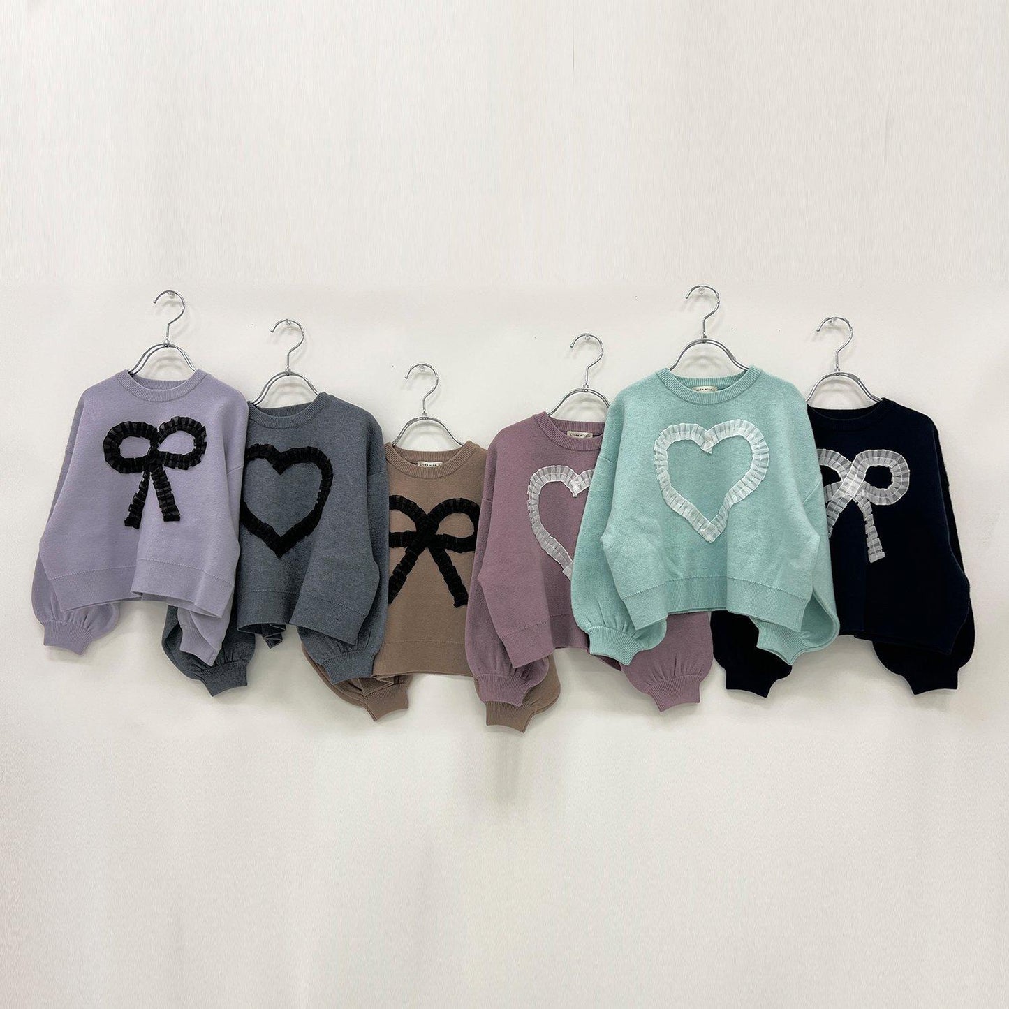 【像棉花糖般的穿著感】【可機洗】愛心蝴蝶結拼接圖案毛衣