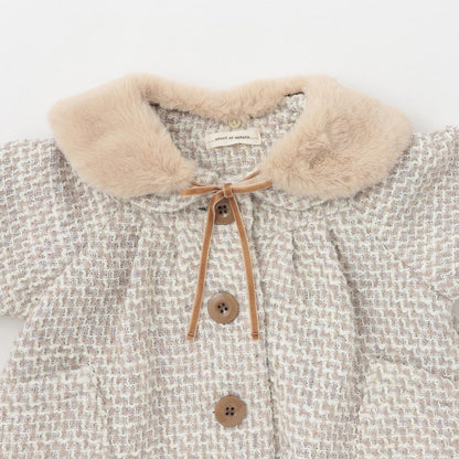 帶圍巾低領大衣