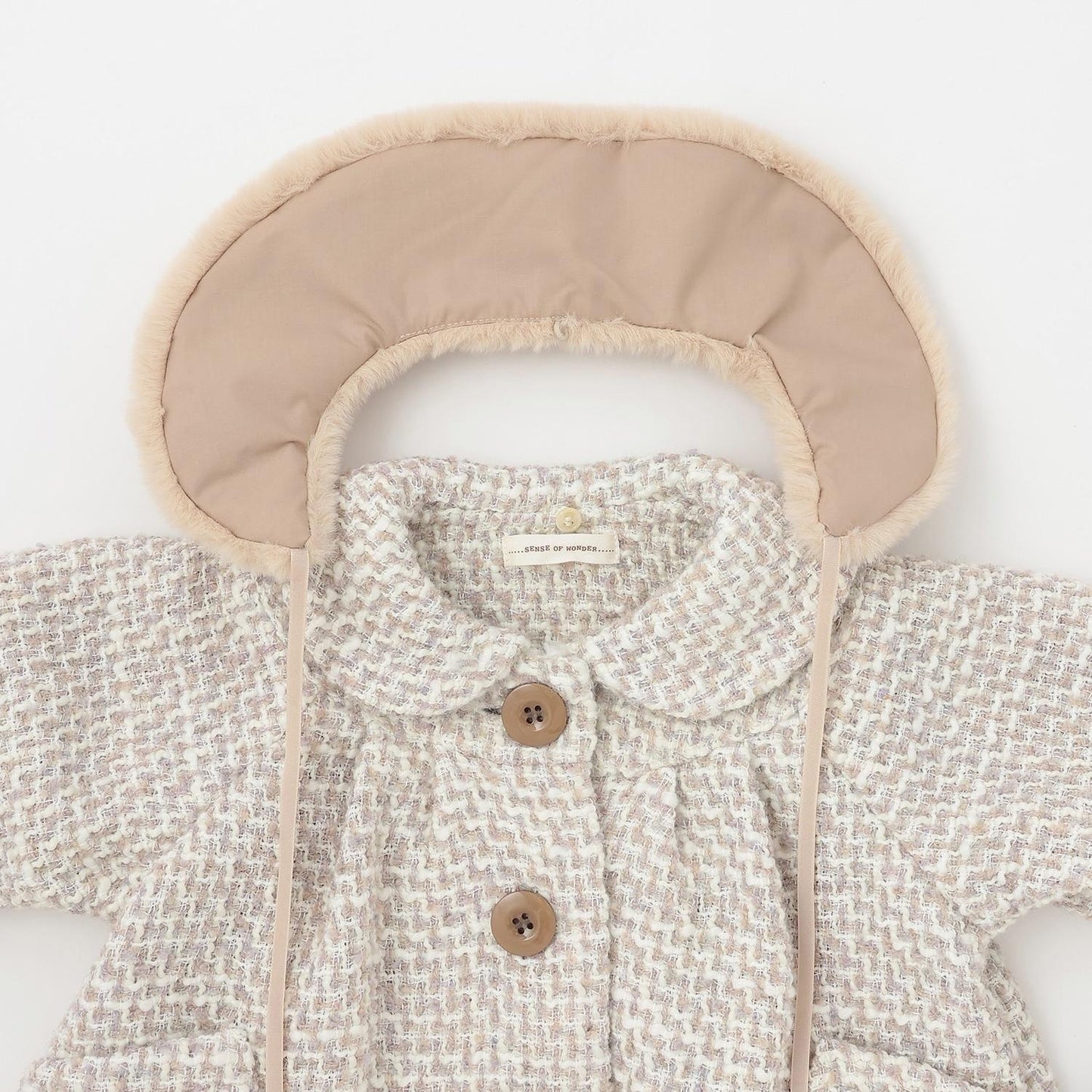 帶圍巾低領大衣