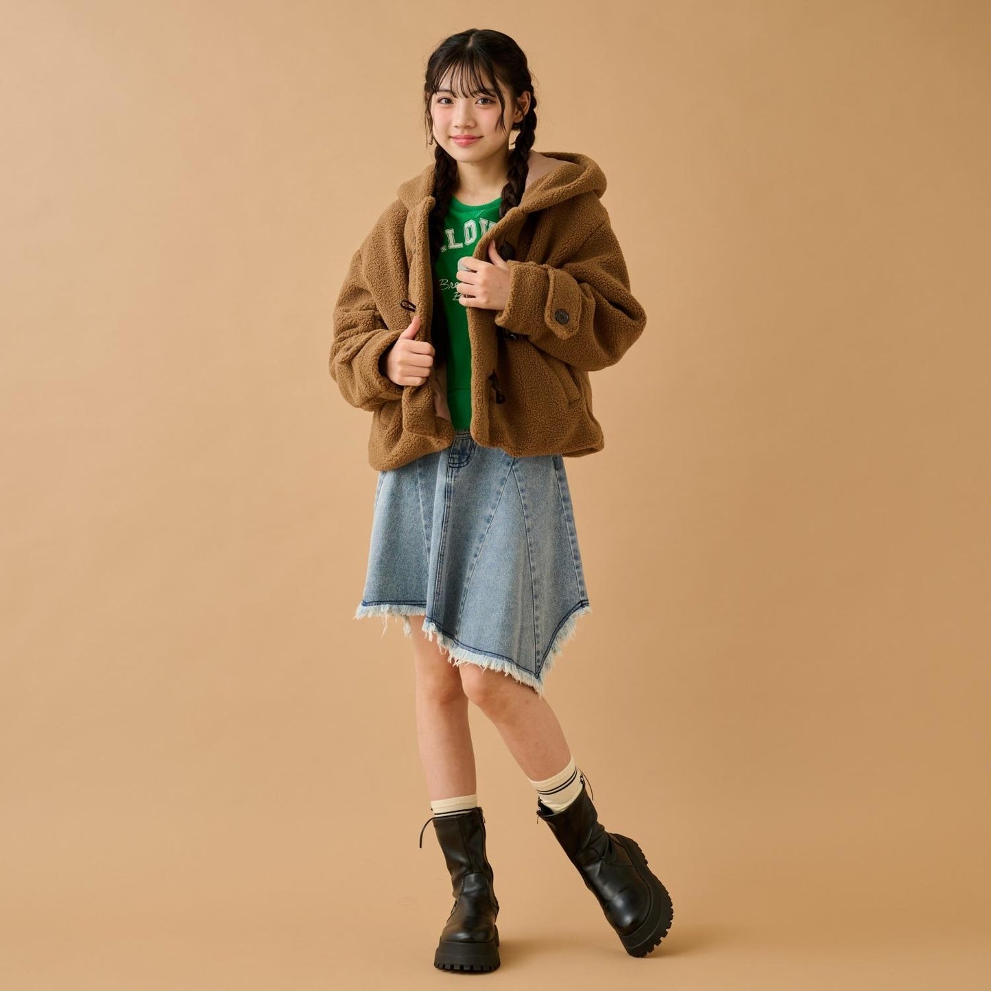 環扣短款羊羔絨粗呢大衣