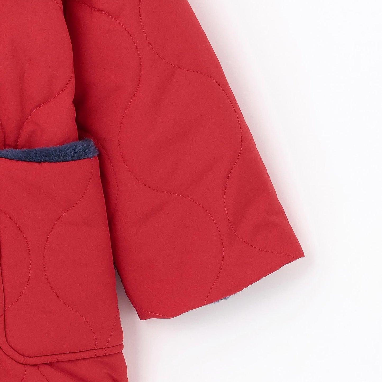 菱格絎縫牛角扣大衣