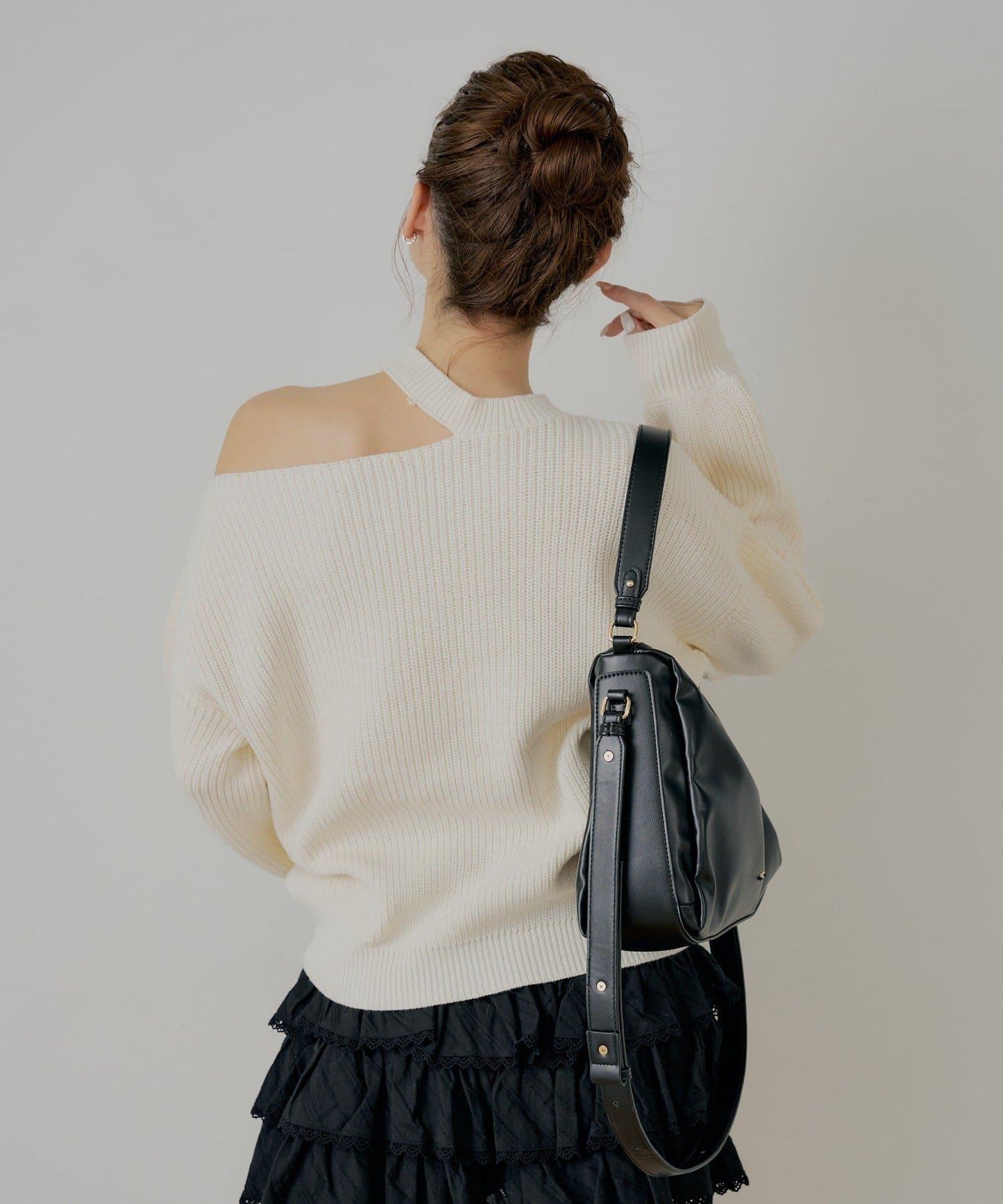 肩部開叉一字肩針織衫