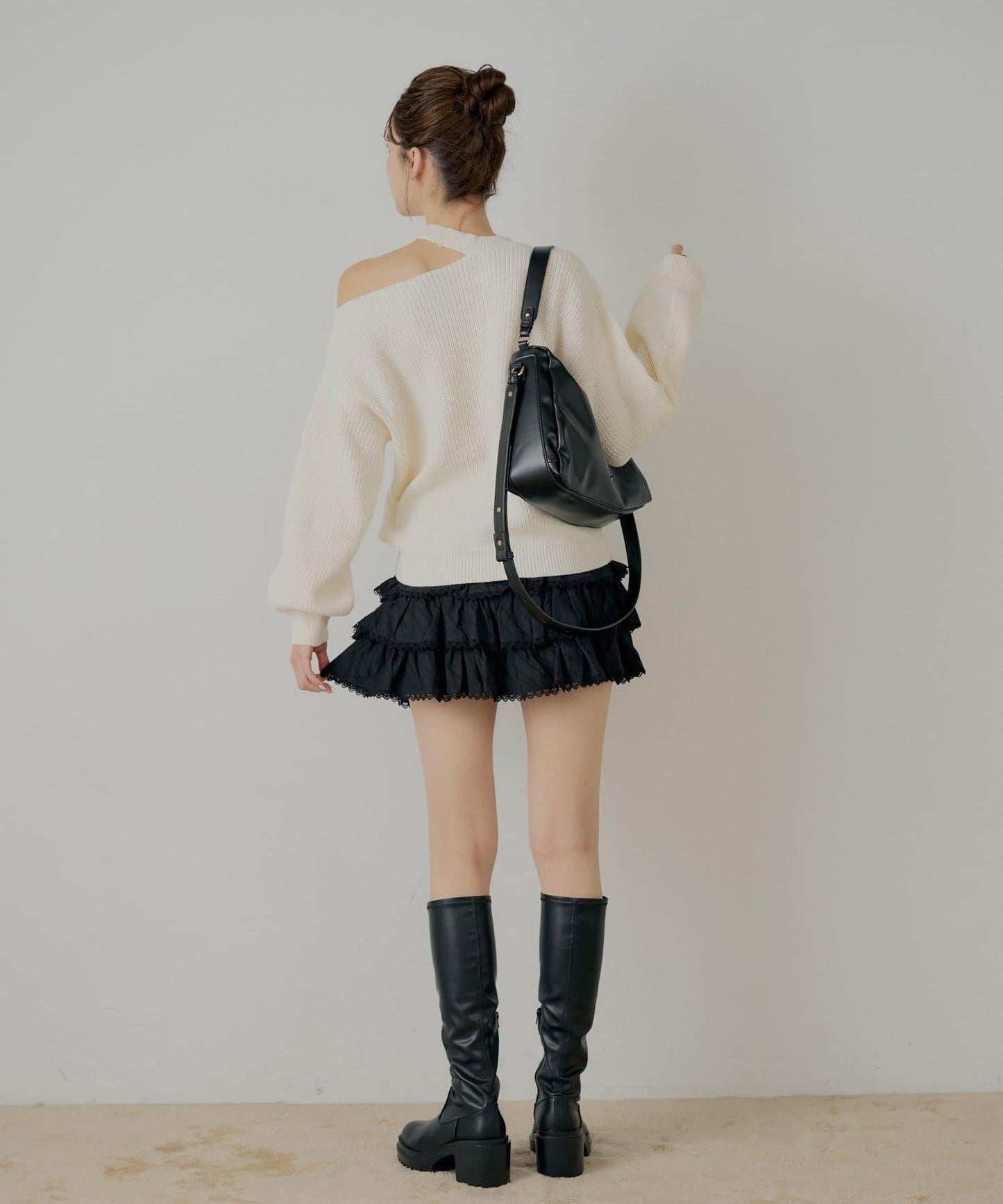 肩部開叉一字肩針織衫