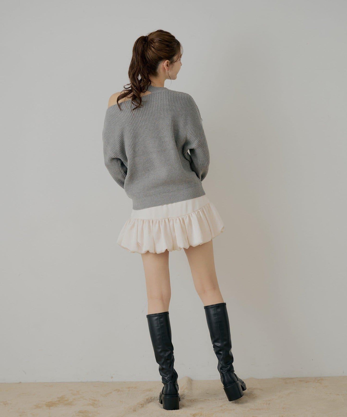 肩部開叉一字肩針織衫