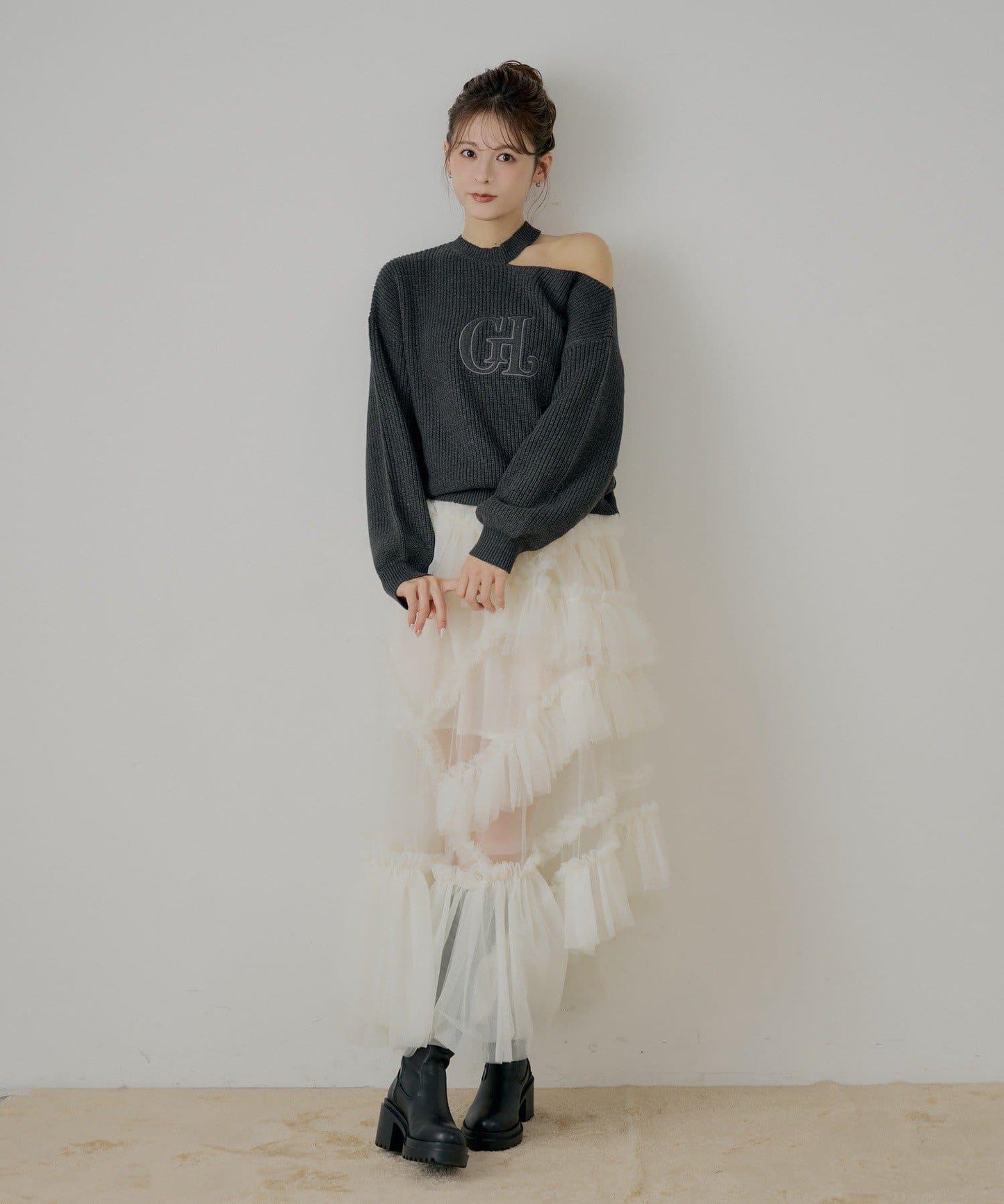 肩部開叉一字肩針織衫