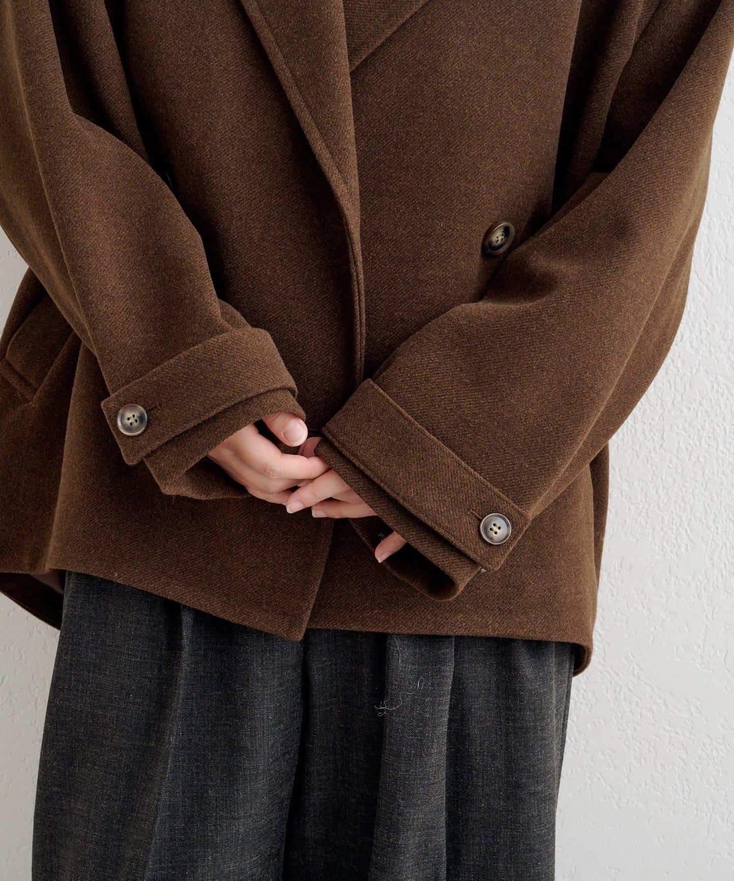 B 繭型西裝領大衣