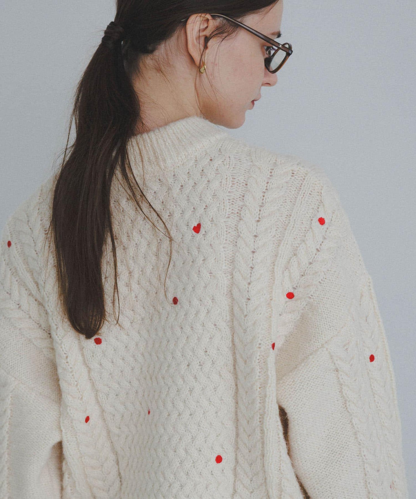 刺繡麻花針織衫