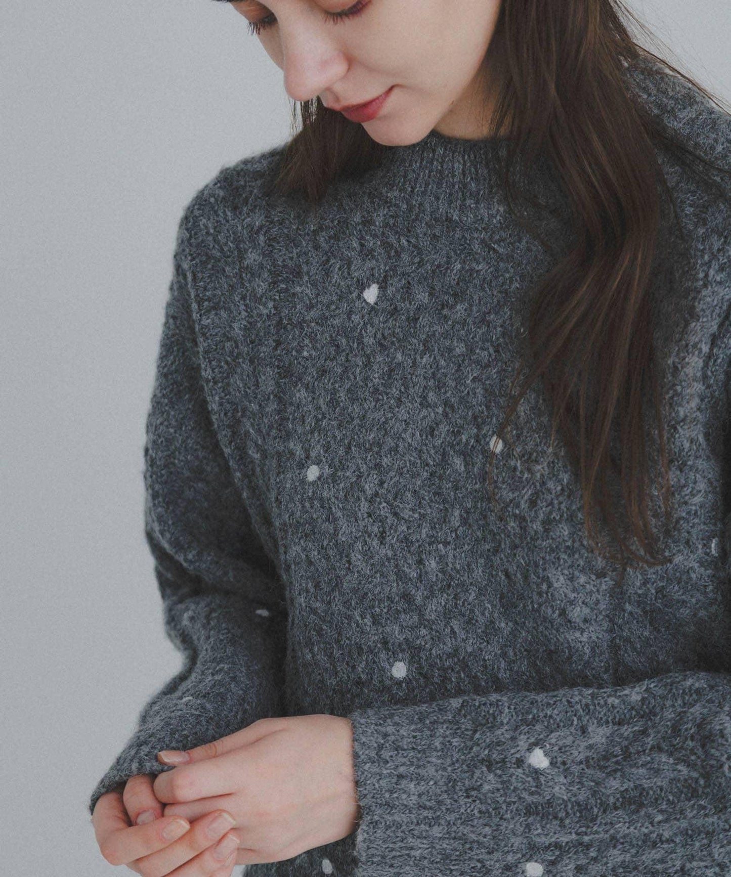 刺繡麻花針織衫