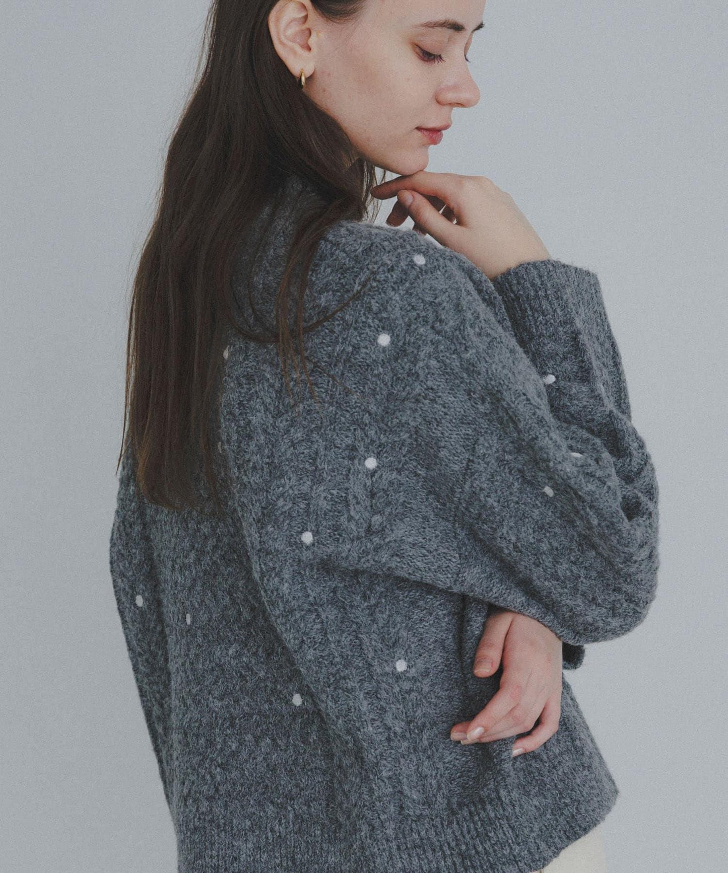 刺繡麻花針織衫