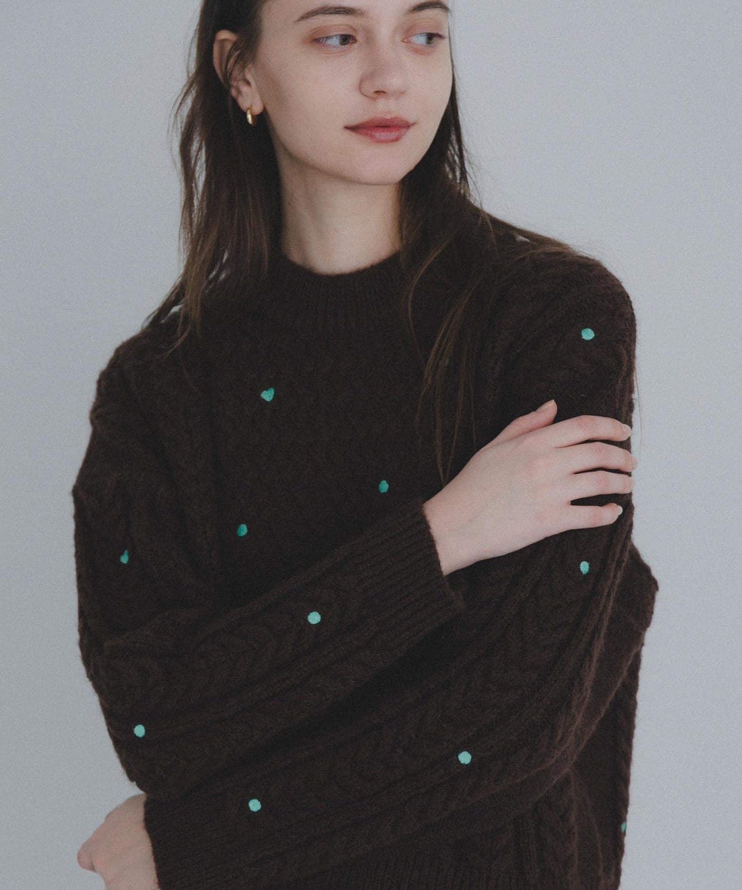刺繡麻花針織衫