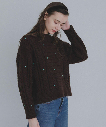 刺繡麻花針織衫