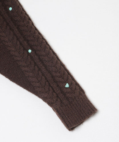 刺繡麻花針織衫