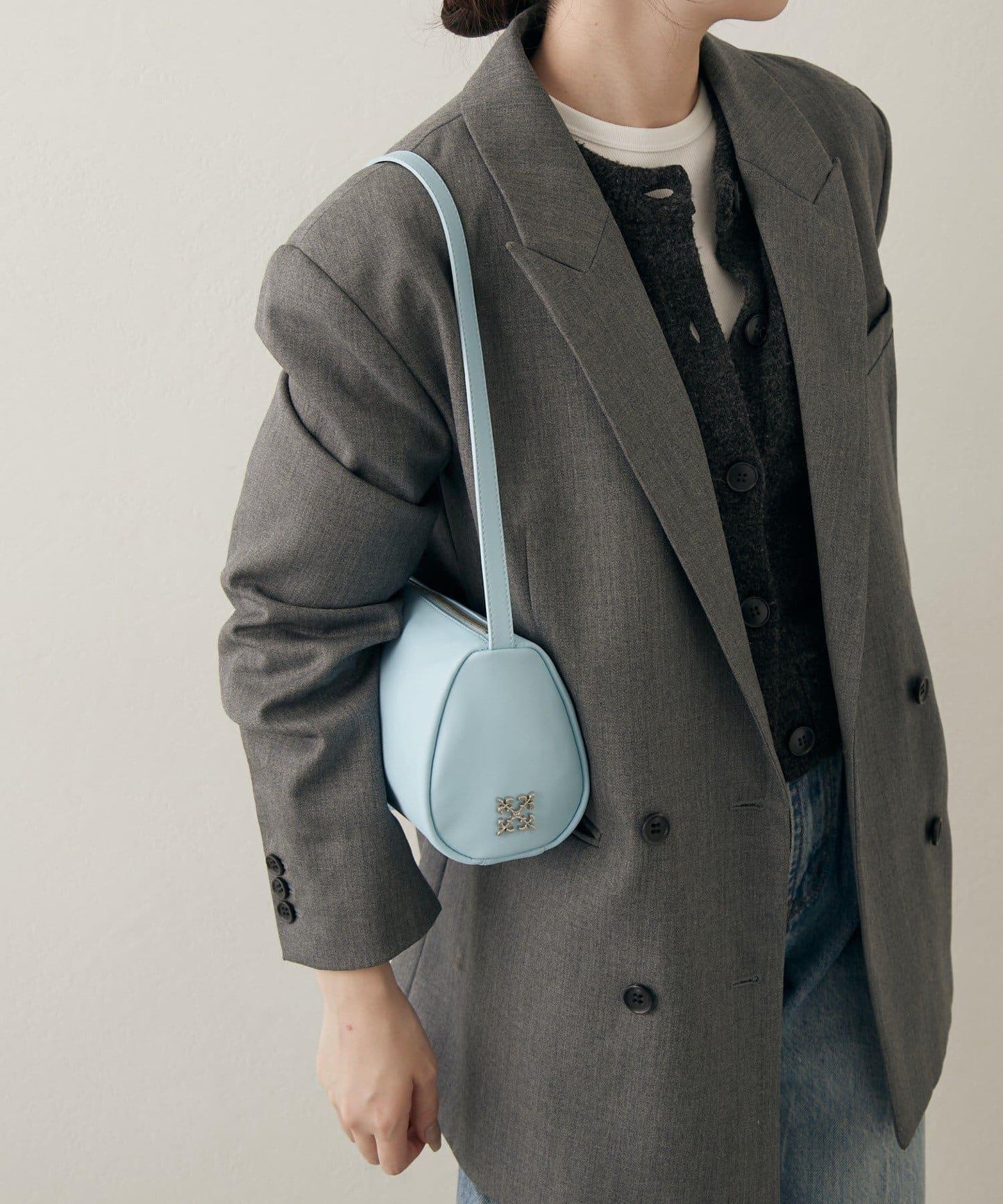 軟皮卷式單肩包