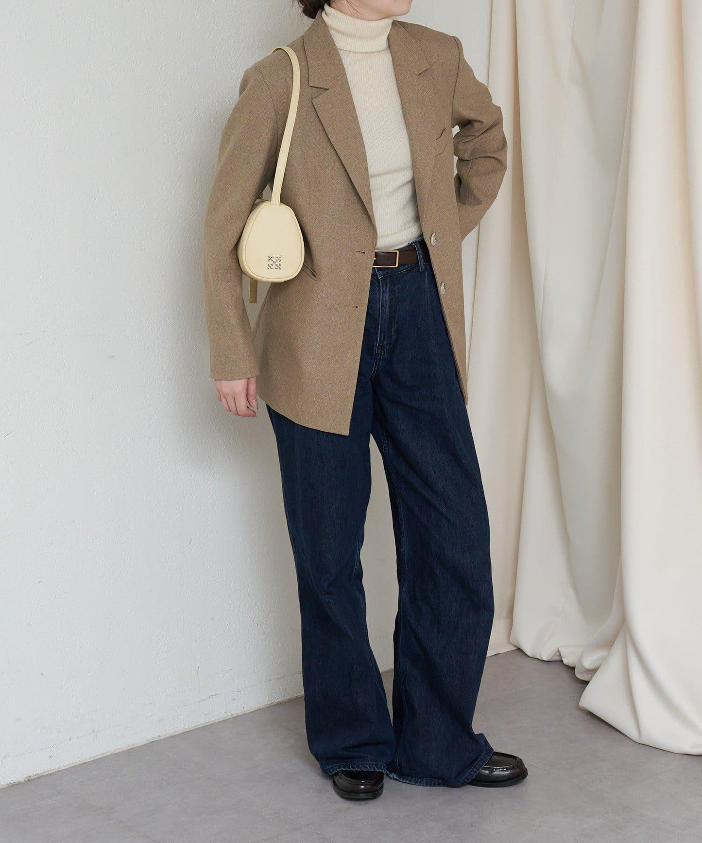 軟皮卷式單肩包