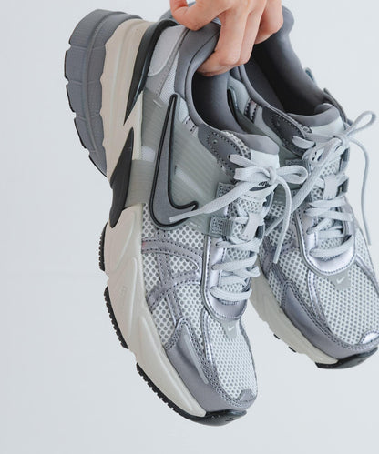 NIKE V2K 跑鞋