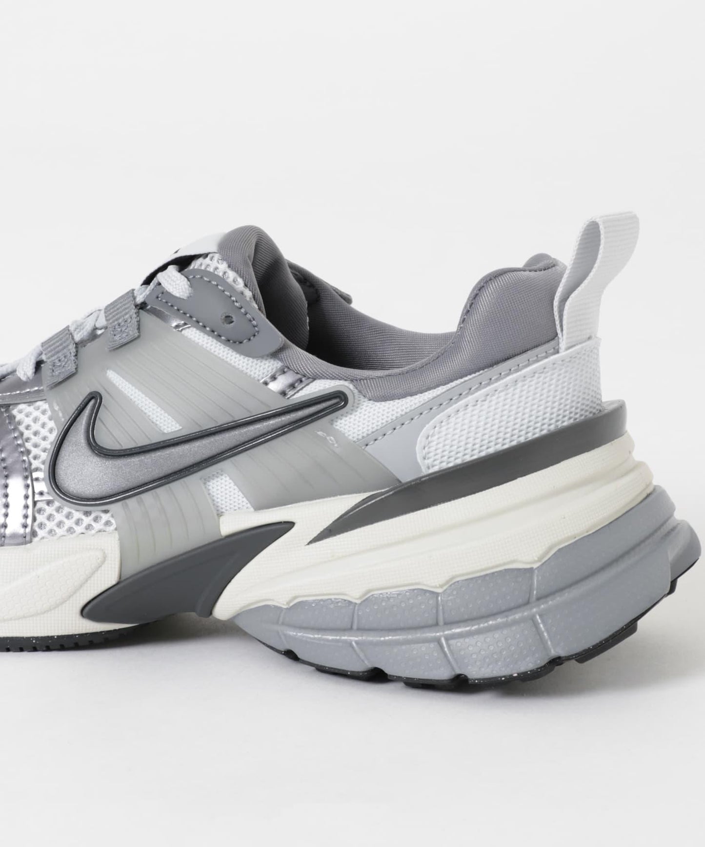 NIKE V2K 跑鞋