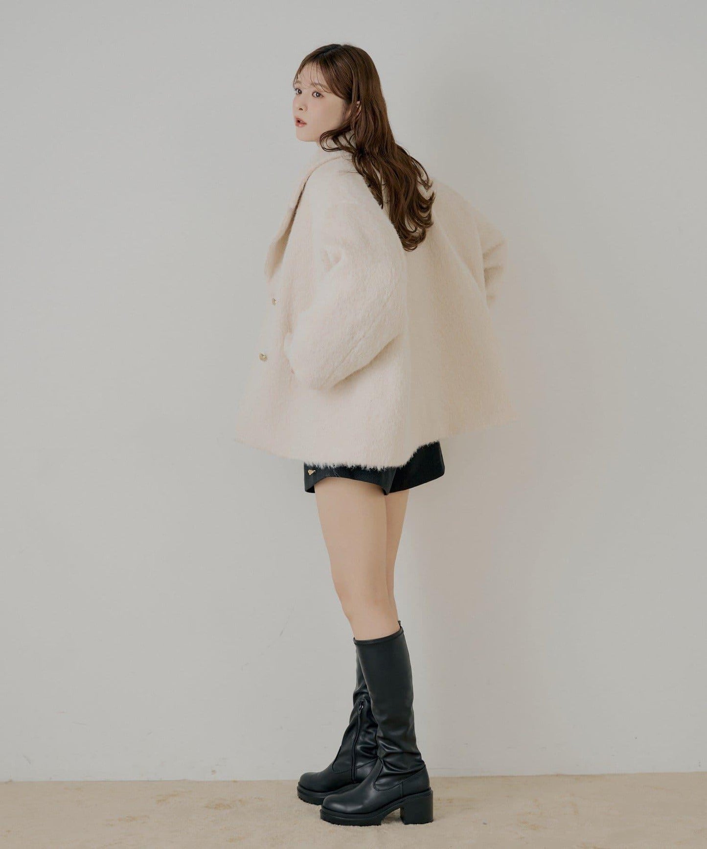 金屬紐扣毛絨中長款夾克大衣