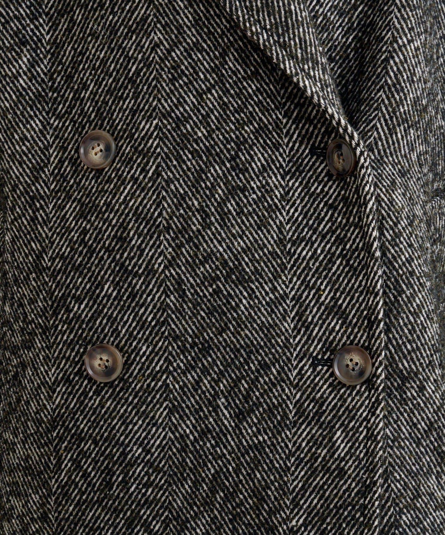 B 繭型西裝領大衣