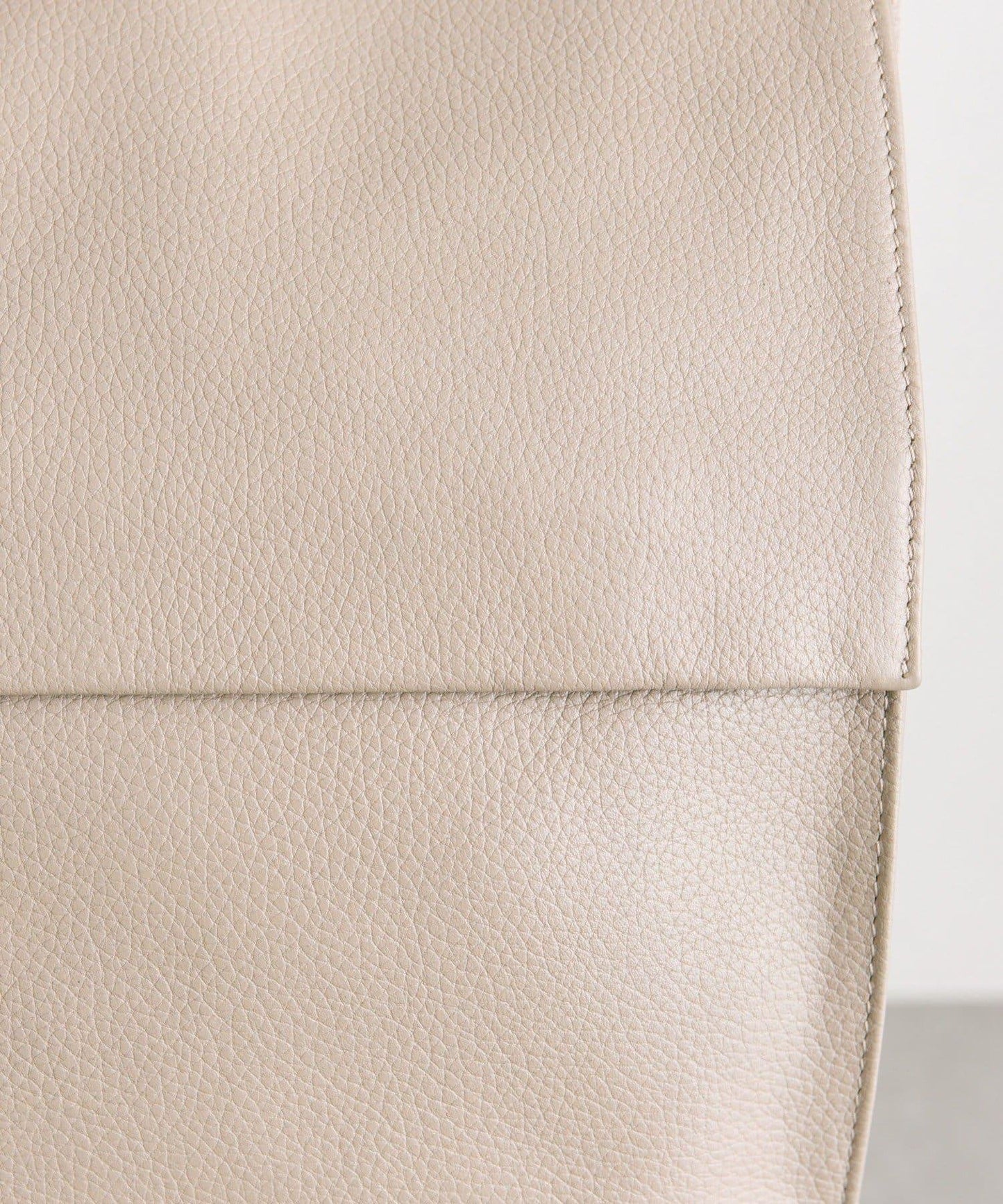 《本革/A4尺寸適用》皮革翻蓋雙肩包