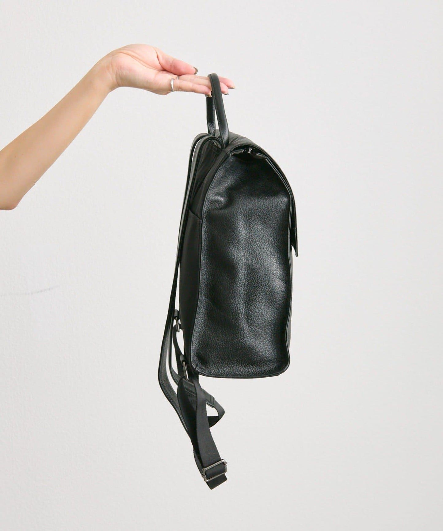 《本革/A4尺寸適用》皮革翻蓋雙肩包