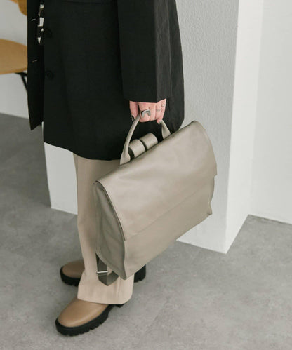 《本革/A4尺寸適用》皮革翻蓋雙肩包