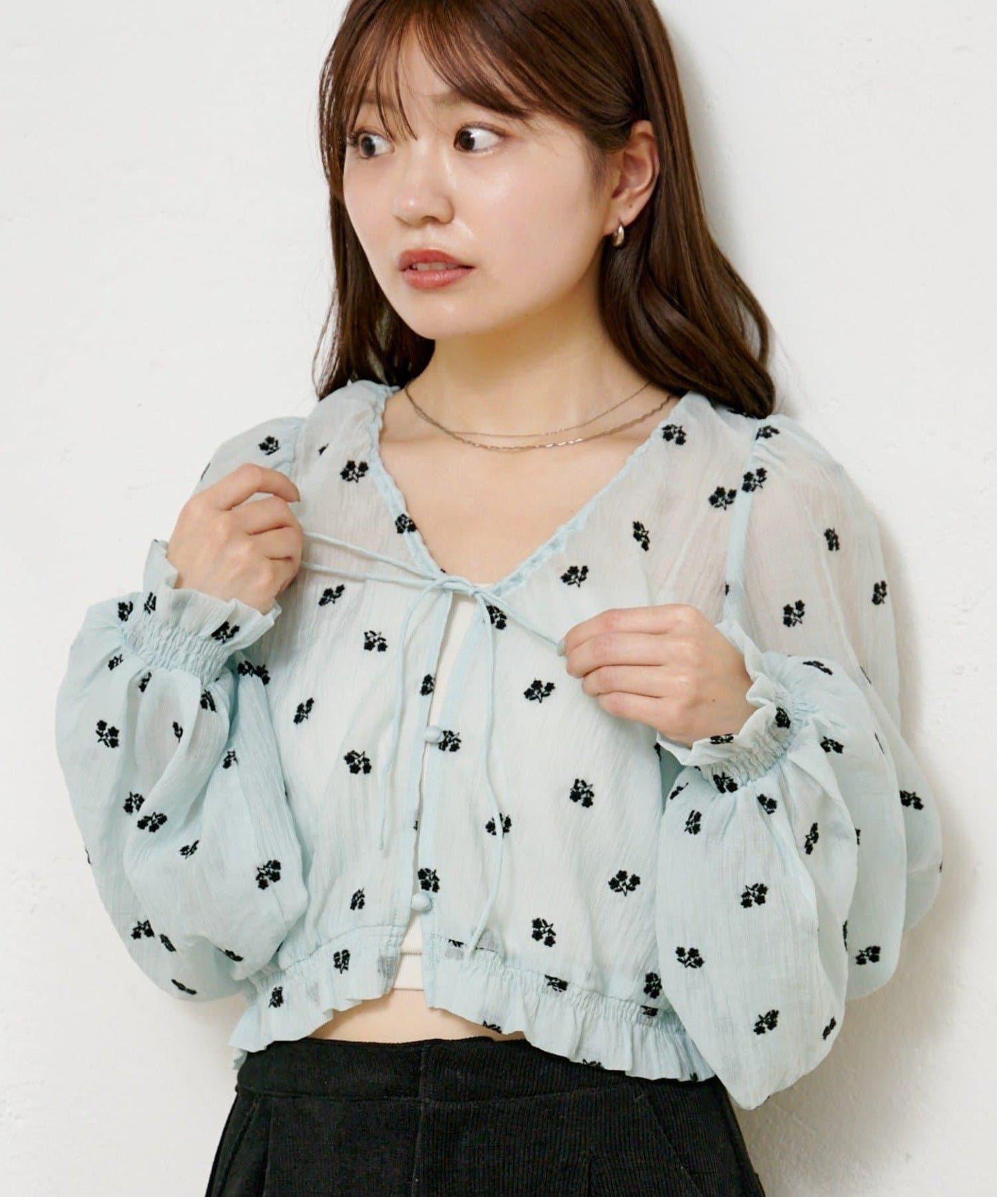 花卉刺繡襯衫