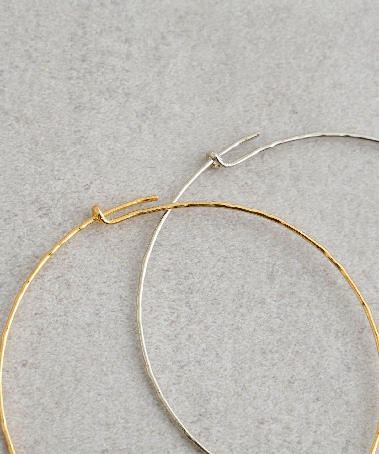 微妙質感圓環耳環