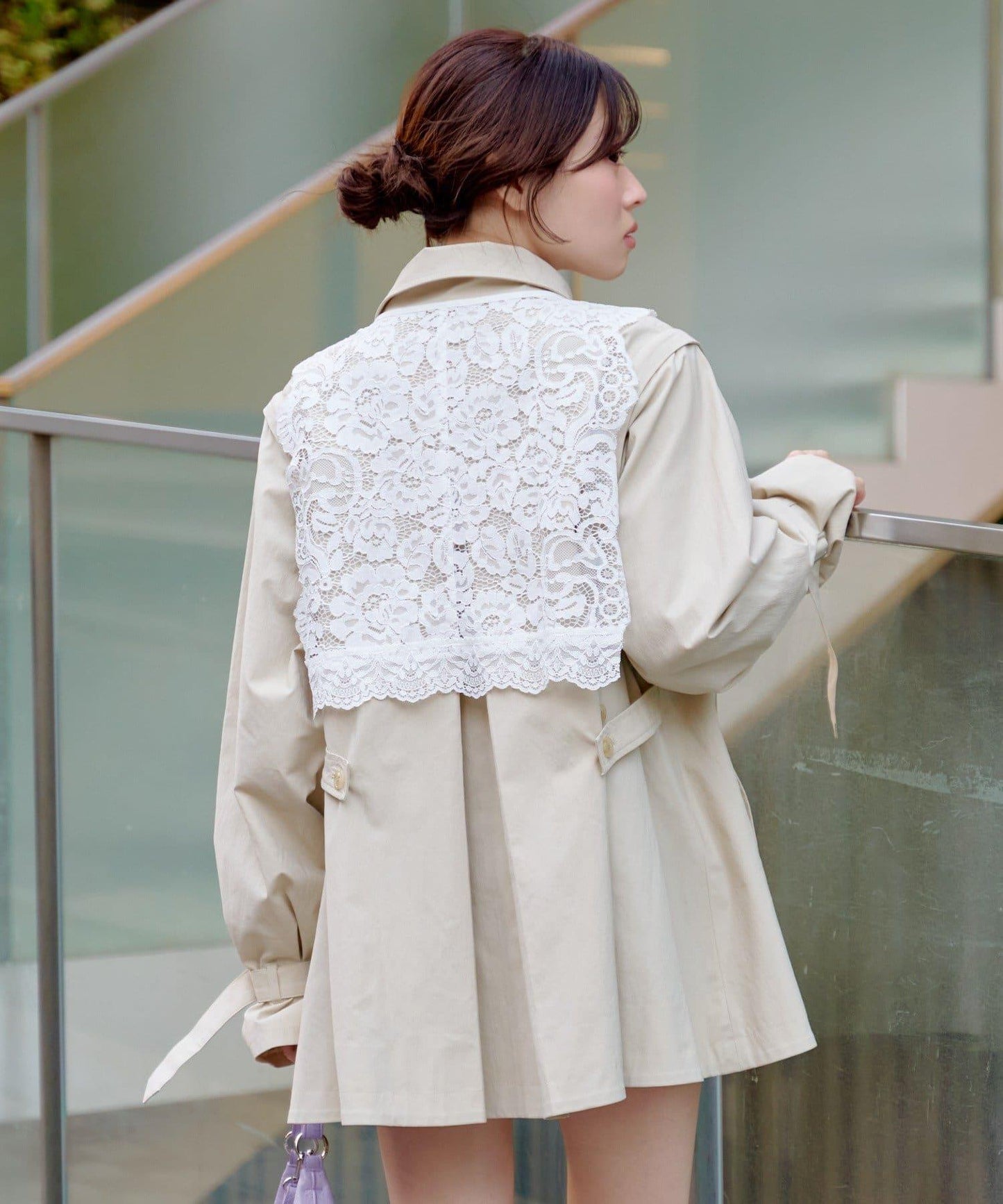 帶蕾絲裝飾喇叭袖風衣