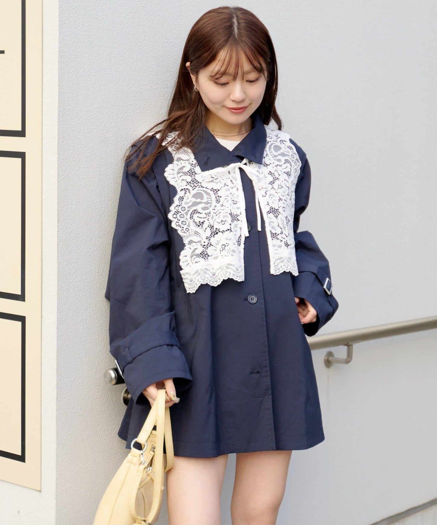 帶蕾絲裝飾喇叭袖風衣