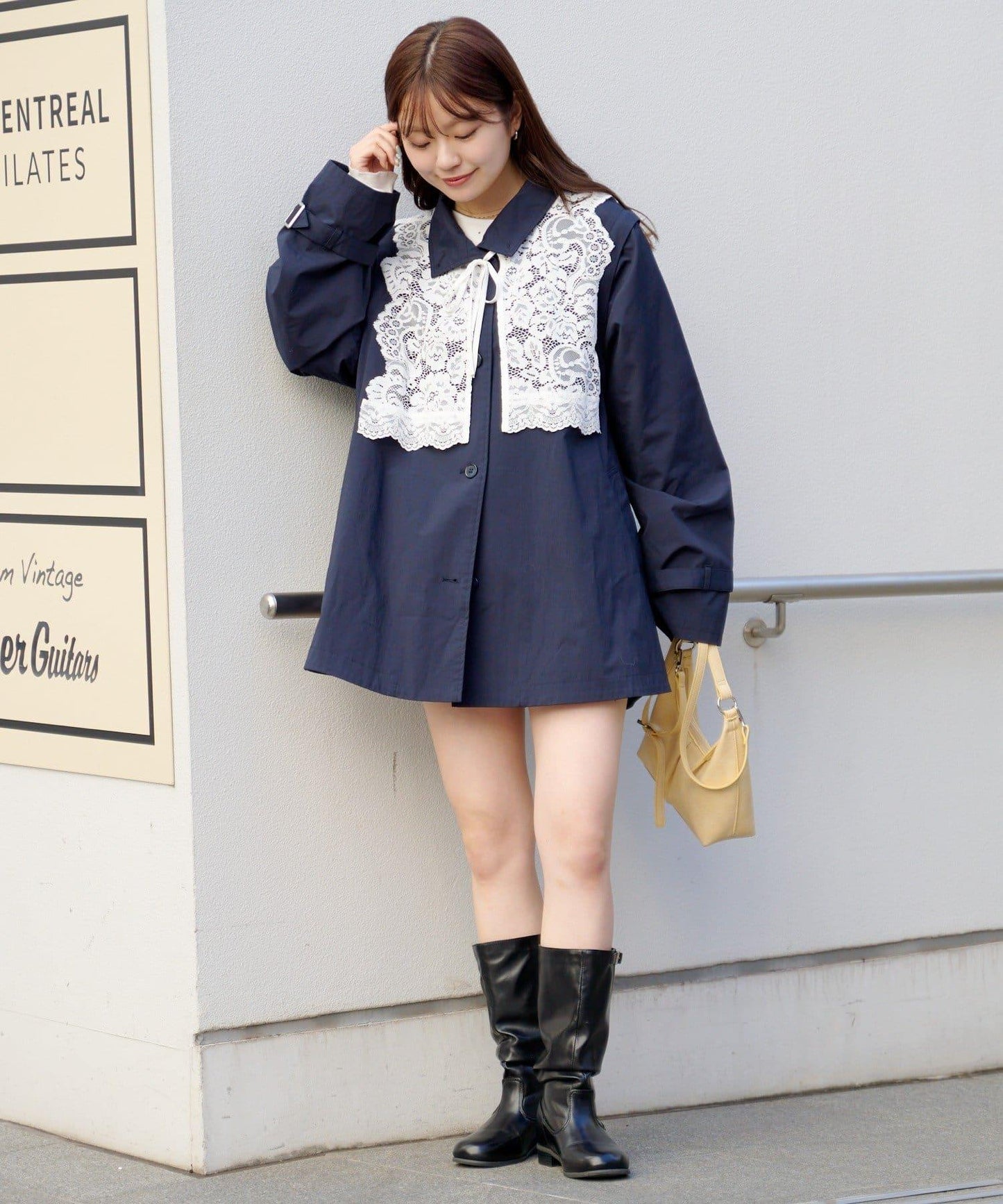 帶蕾絲裝飾喇叭袖風衣