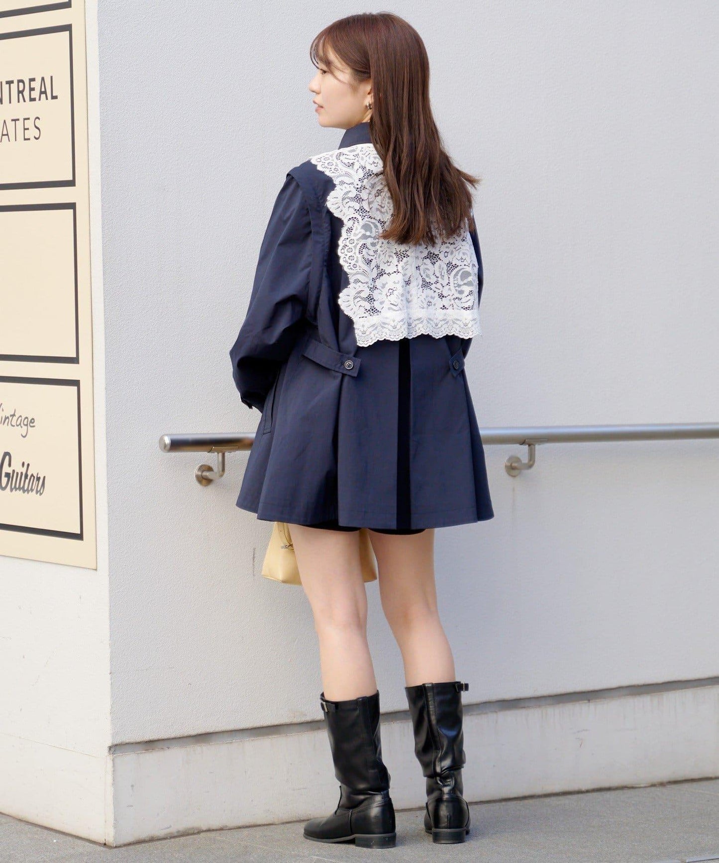 帶蕾絲裝飾喇叭袖風衣