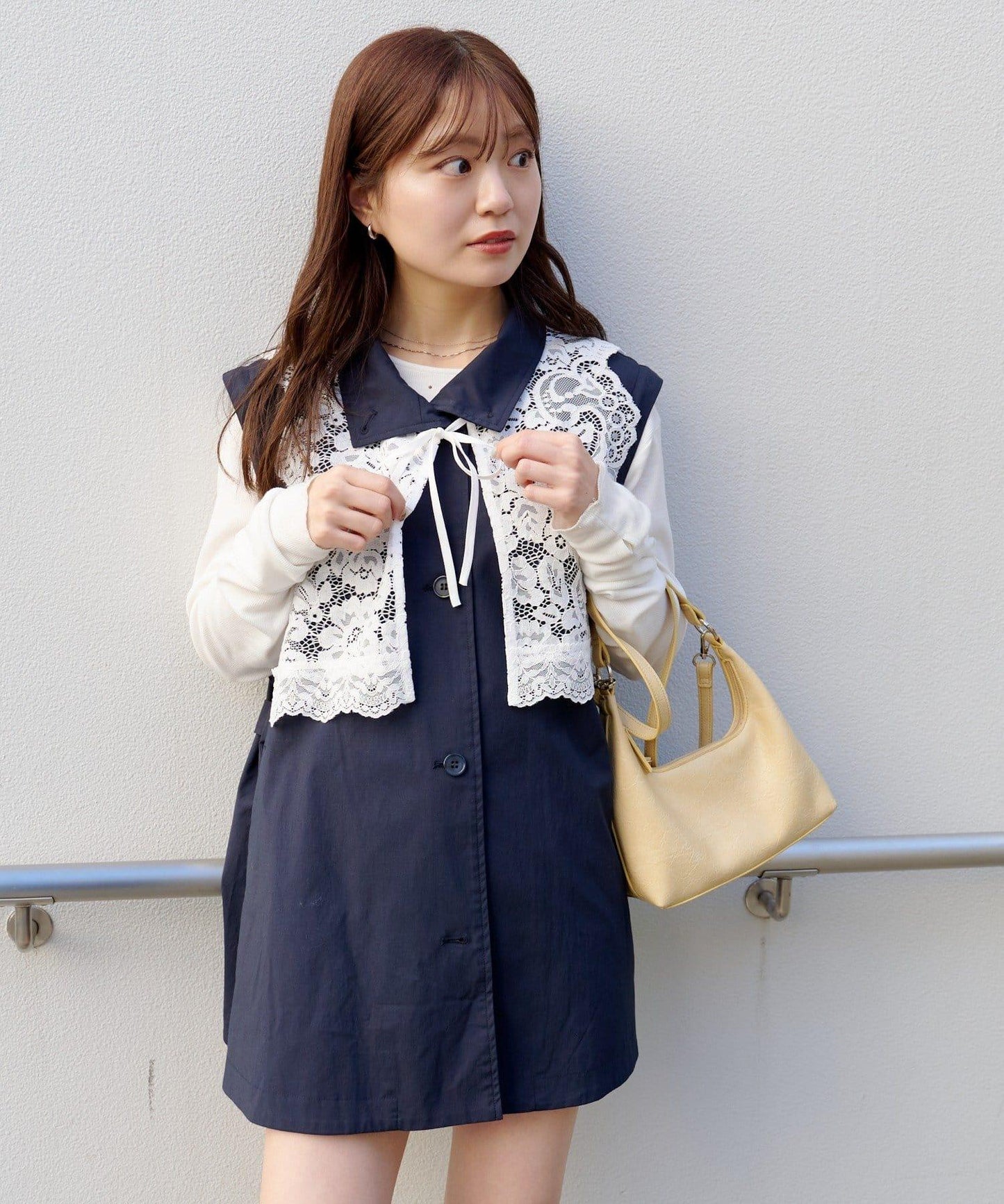 帶蕾絲裝飾喇叭袖風衣