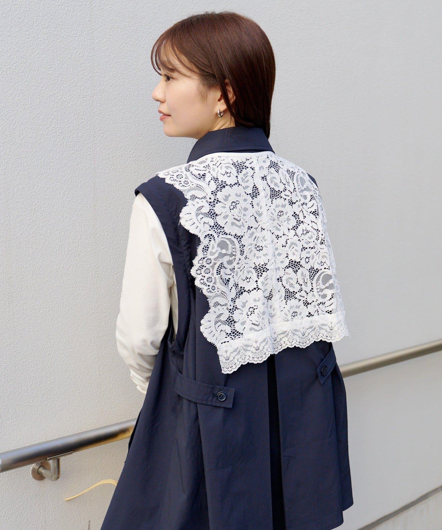 帶蕾絲裝飾喇叭袖風衣