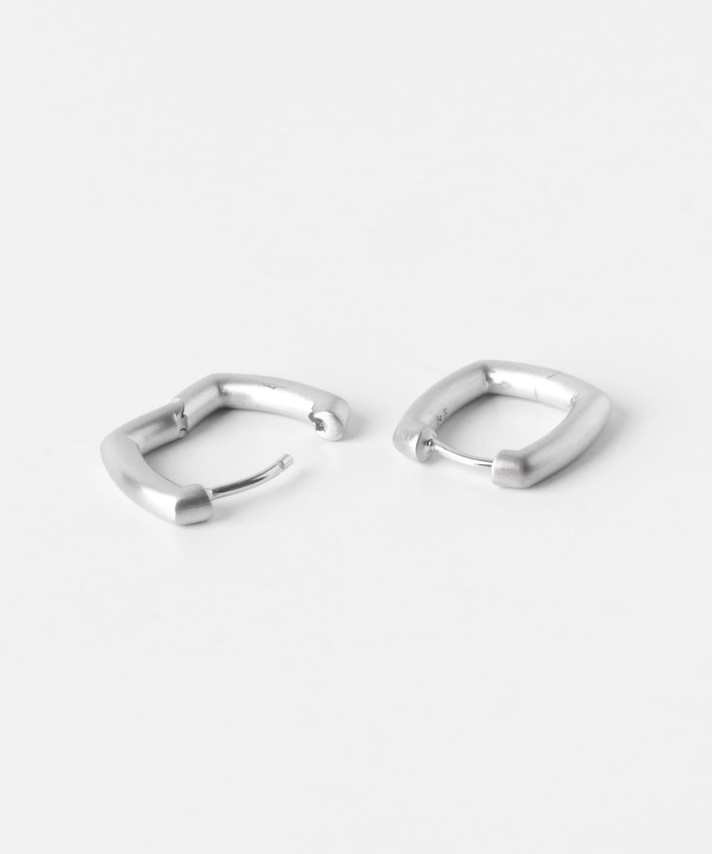 TOM WOOD 框架圓環耳環 啞光小號