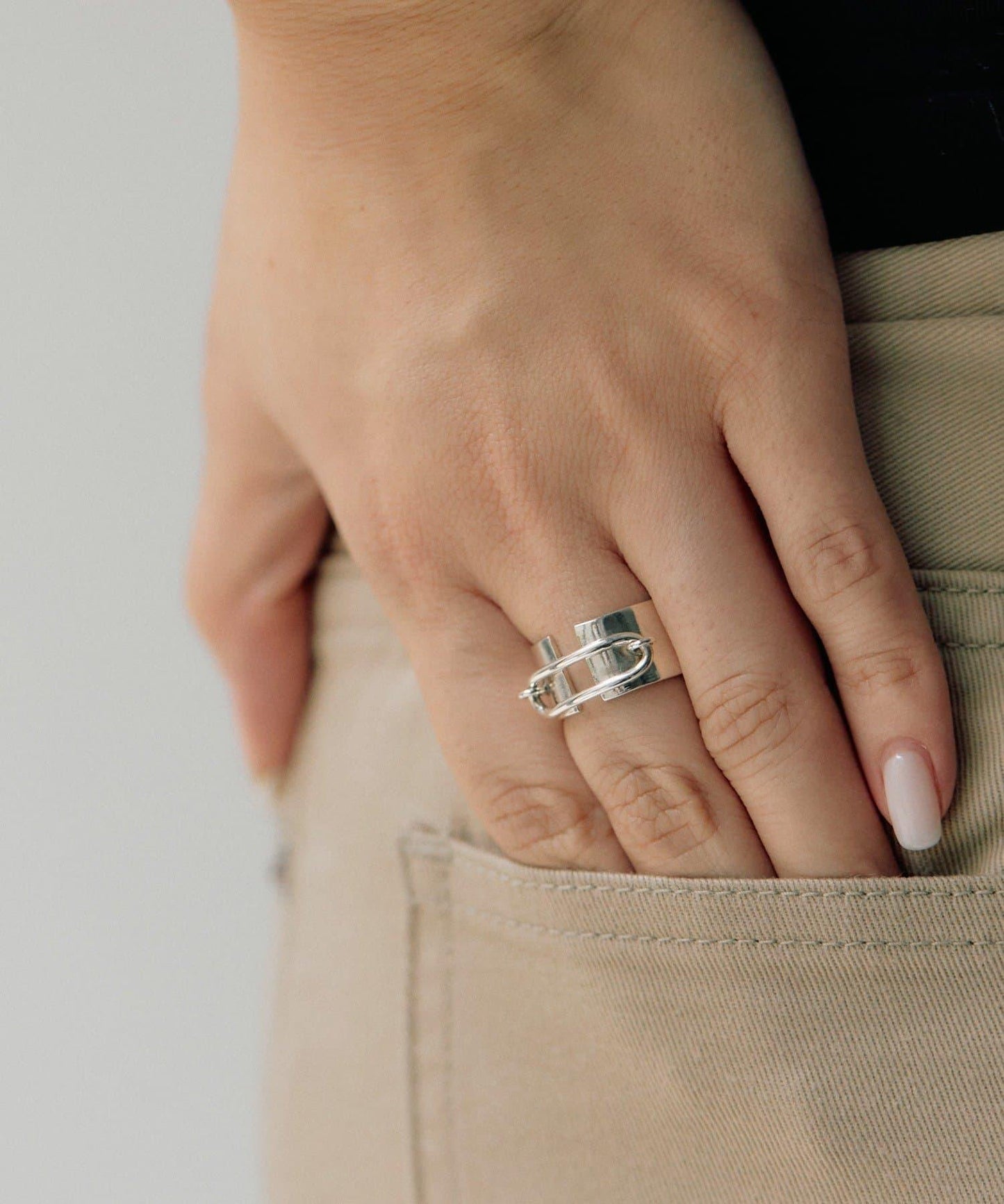 《スターリングシルバー使用》寬釦環戒指