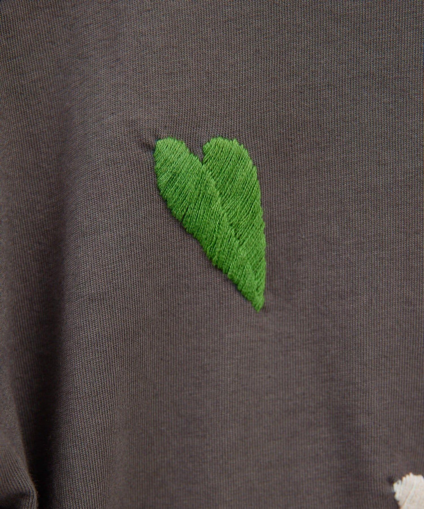 【Dhritië】葉子刺繡T恤