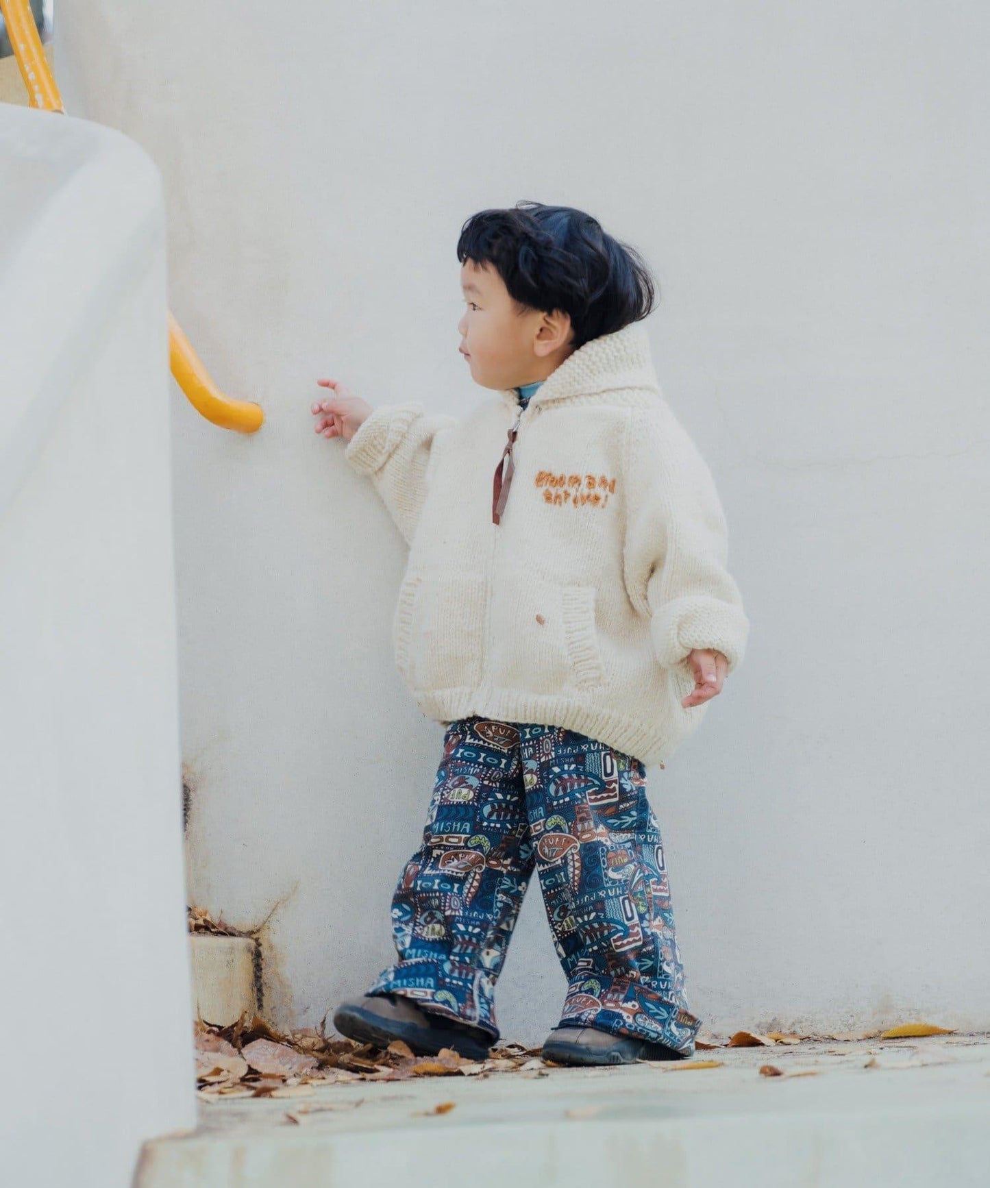 Kastane 花朵手織兒童針織衫
