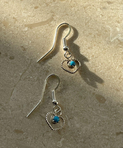 《スターリングシルバー使用》小巧愛心掛鉤耳環