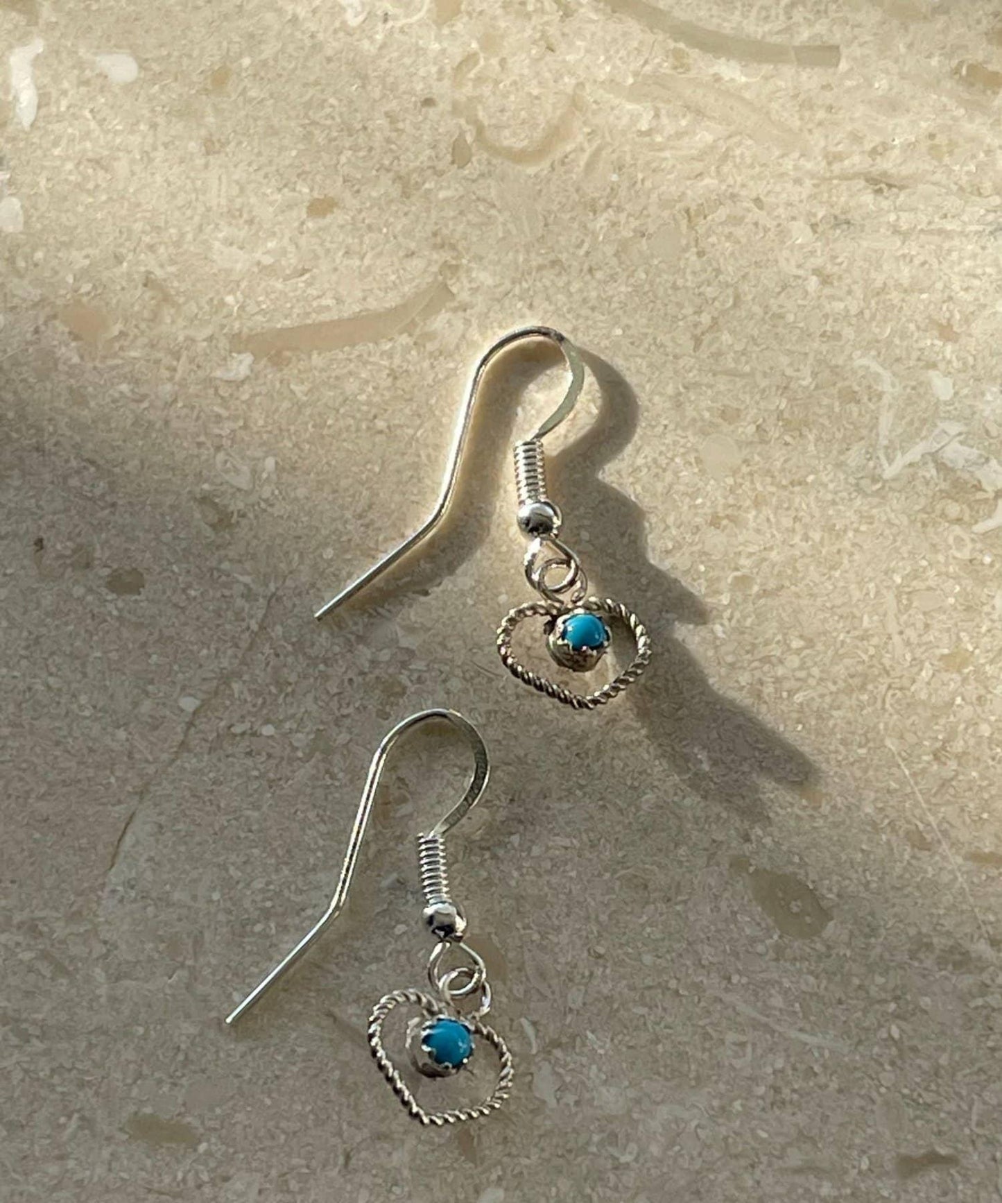 《スターリングシルバー使用》小巧愛心掛鉤耳環