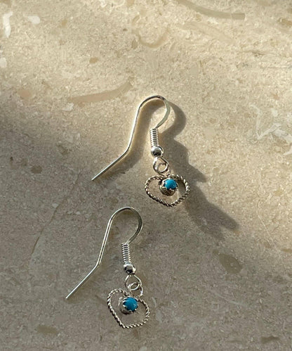 《スターリングシルバー使用》小巧愛心掛鉤耳環