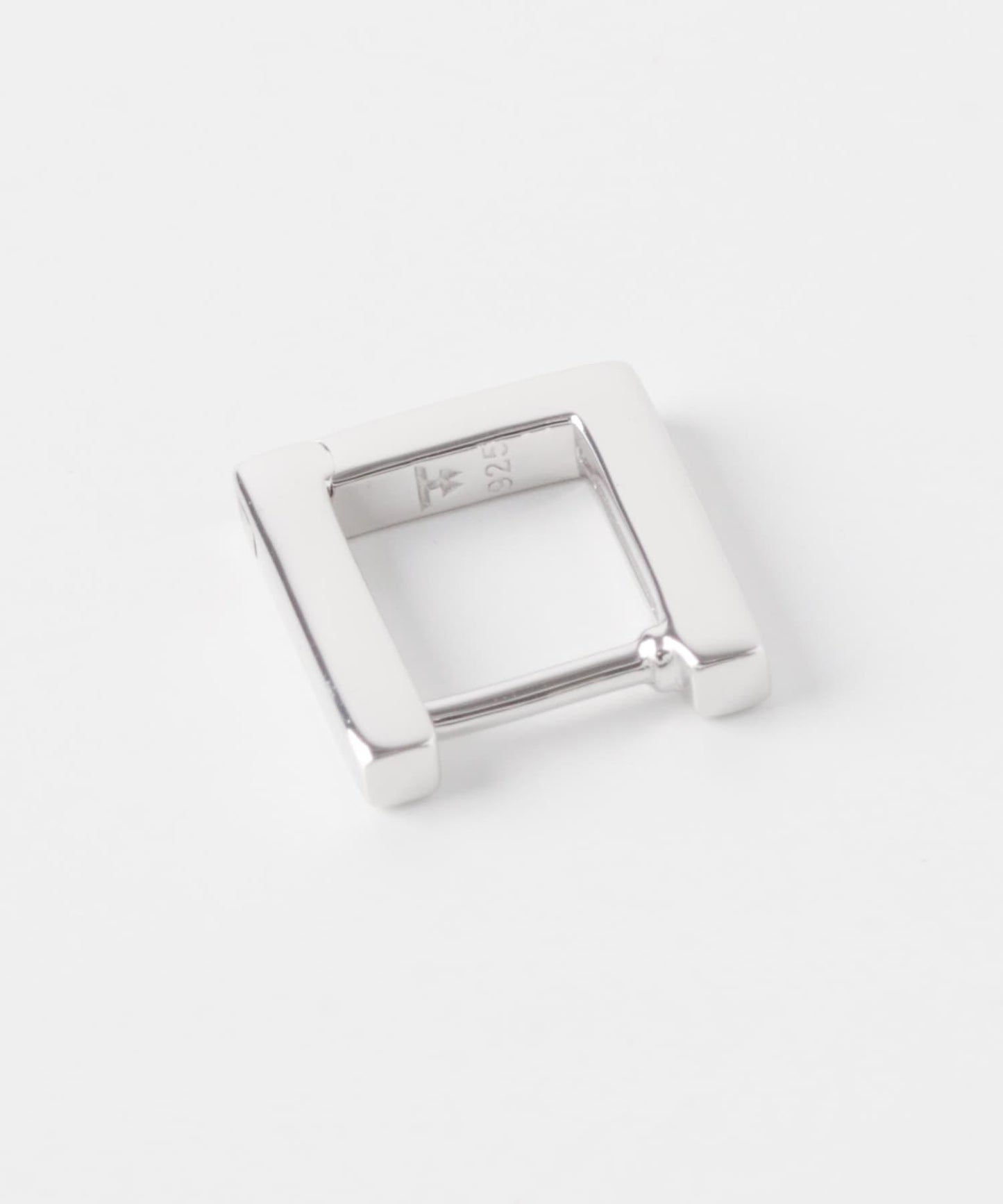 TOM WOOD 簡約貼耳耳環