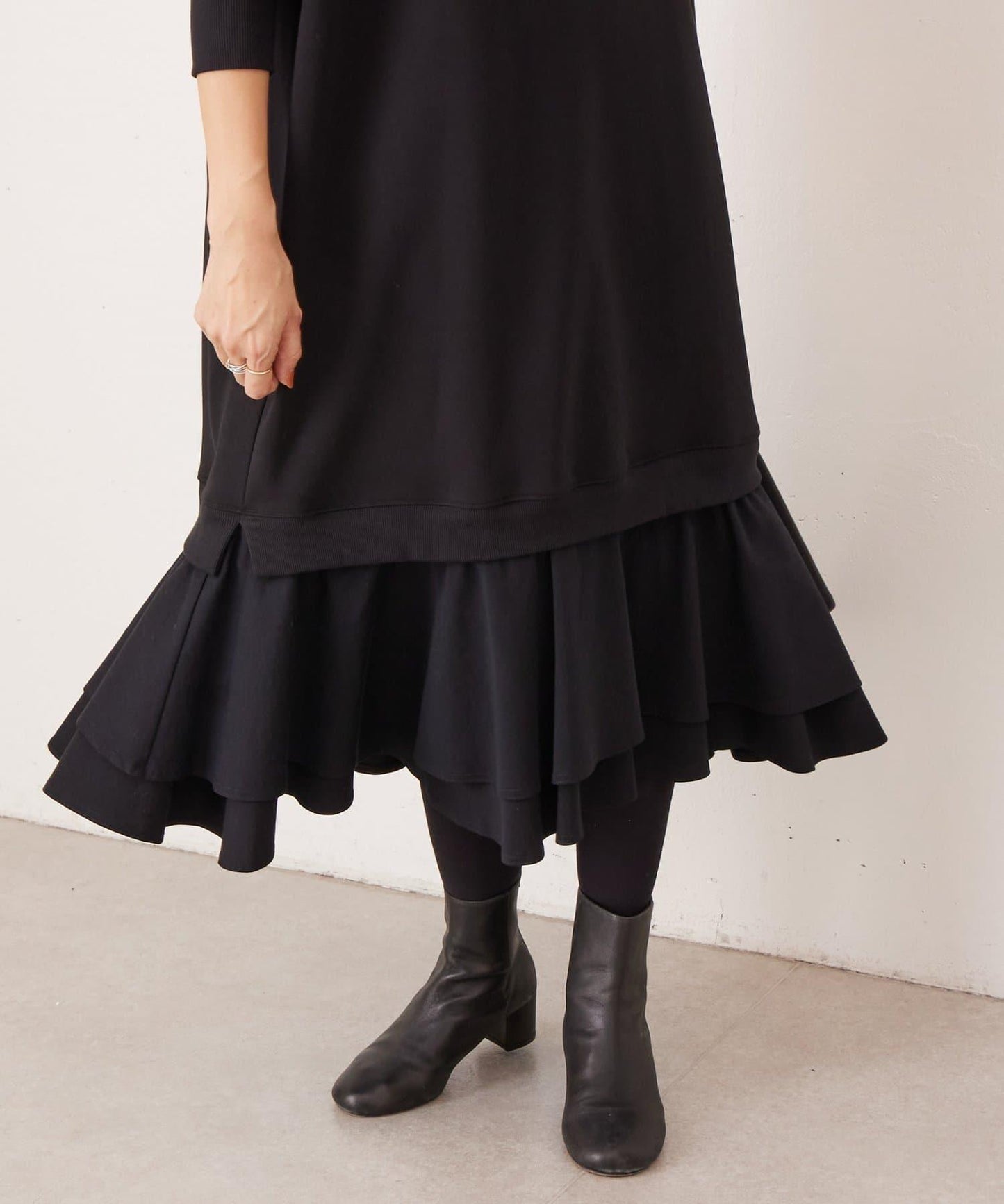 下襬荷葉邊衛衣連衣裙