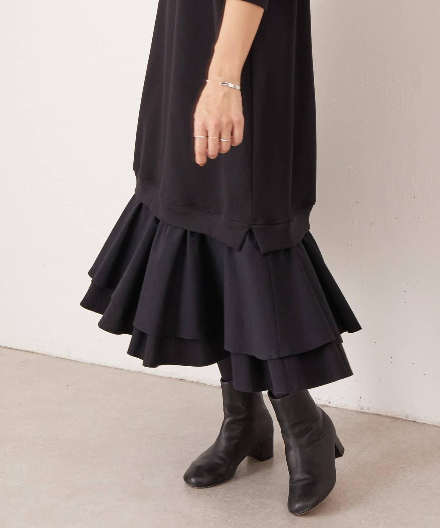 下襬荷葉邊衛衣連衣裙