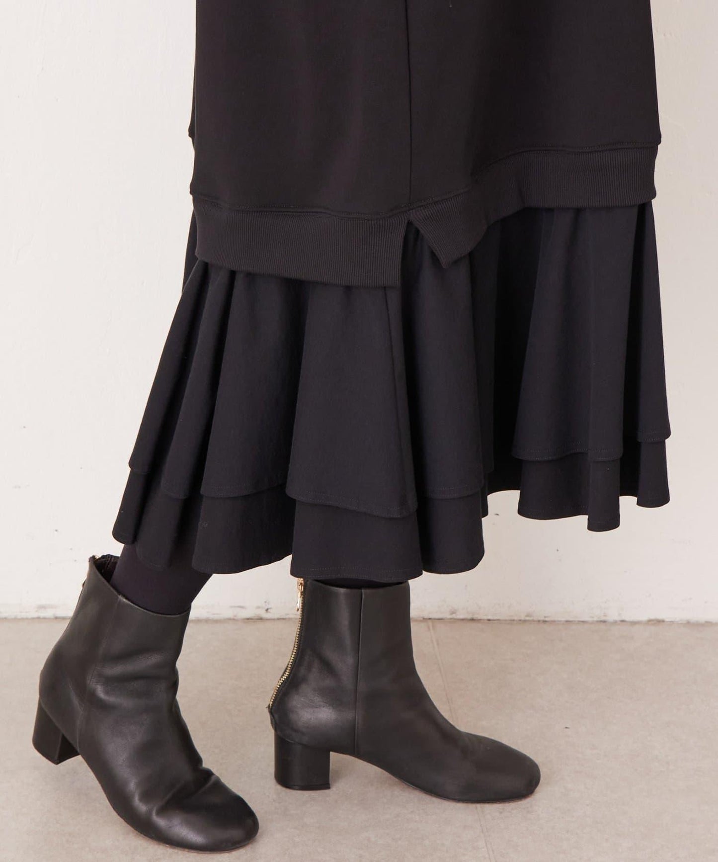 下襬荷葉邊衛衣連衣裙