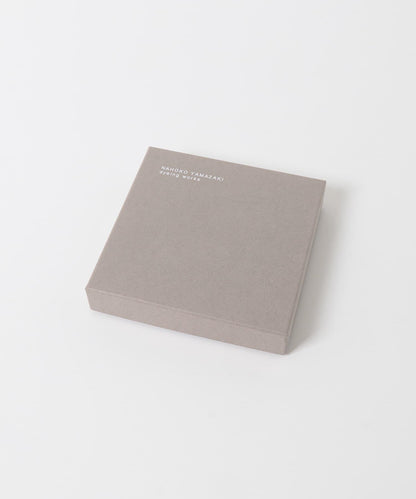 山崎菜穗子×URBAN RESEARCH 棕色印花方巾