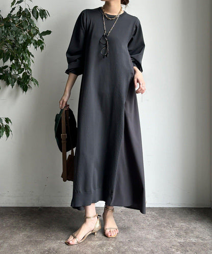 背部蕾絲拼接連衣裙