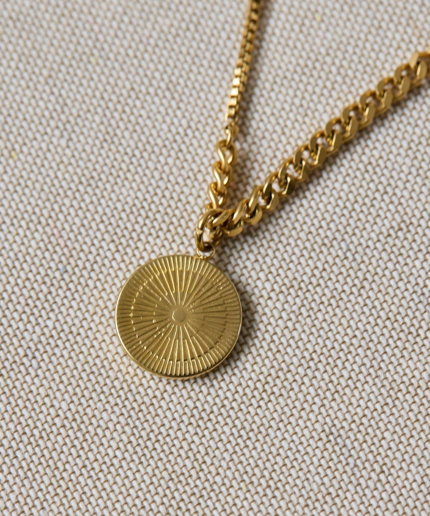 《金屬過敏適用/不鏽鋼》太陽與月亮項鍊