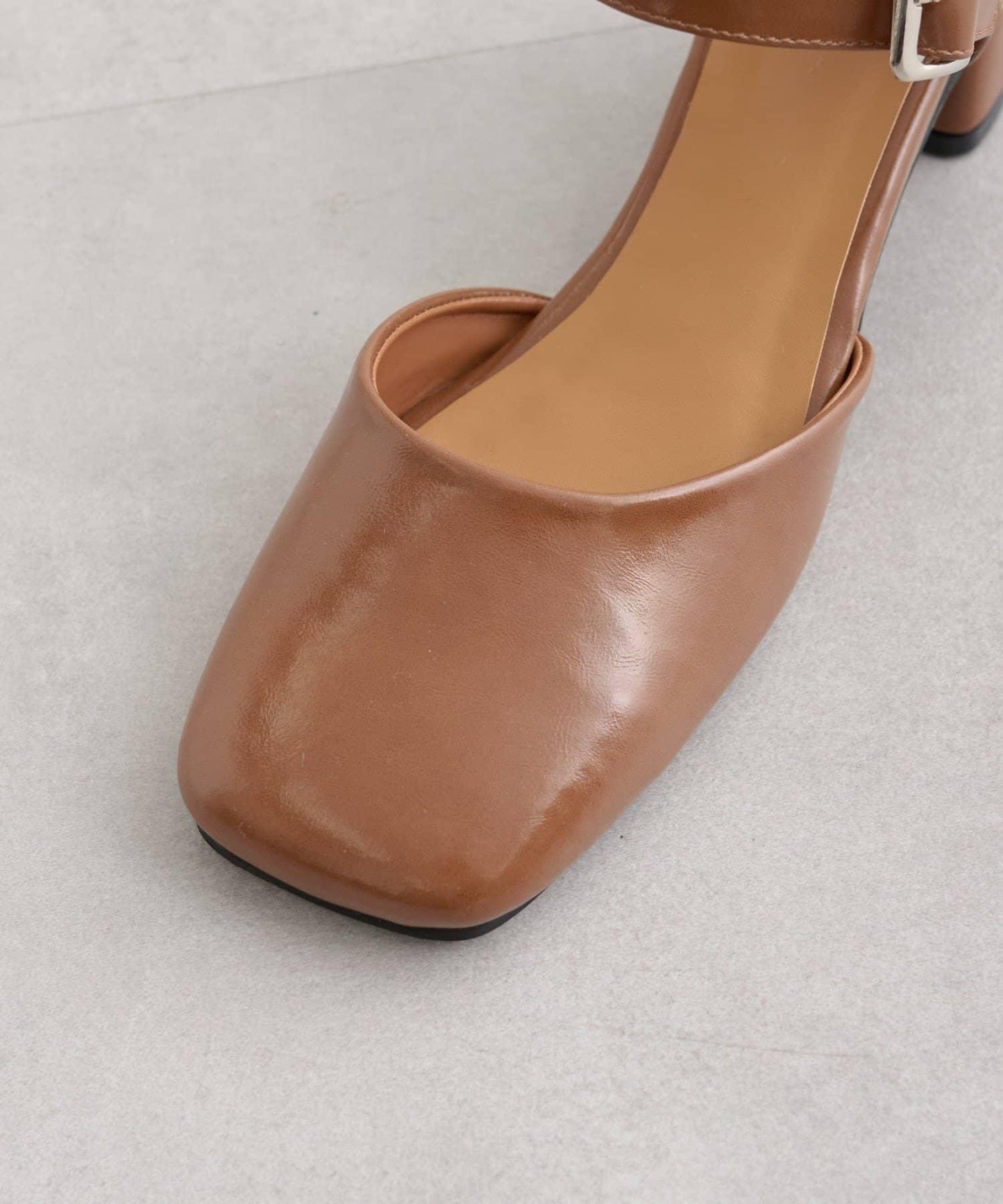 方扣方頭高跟鞋