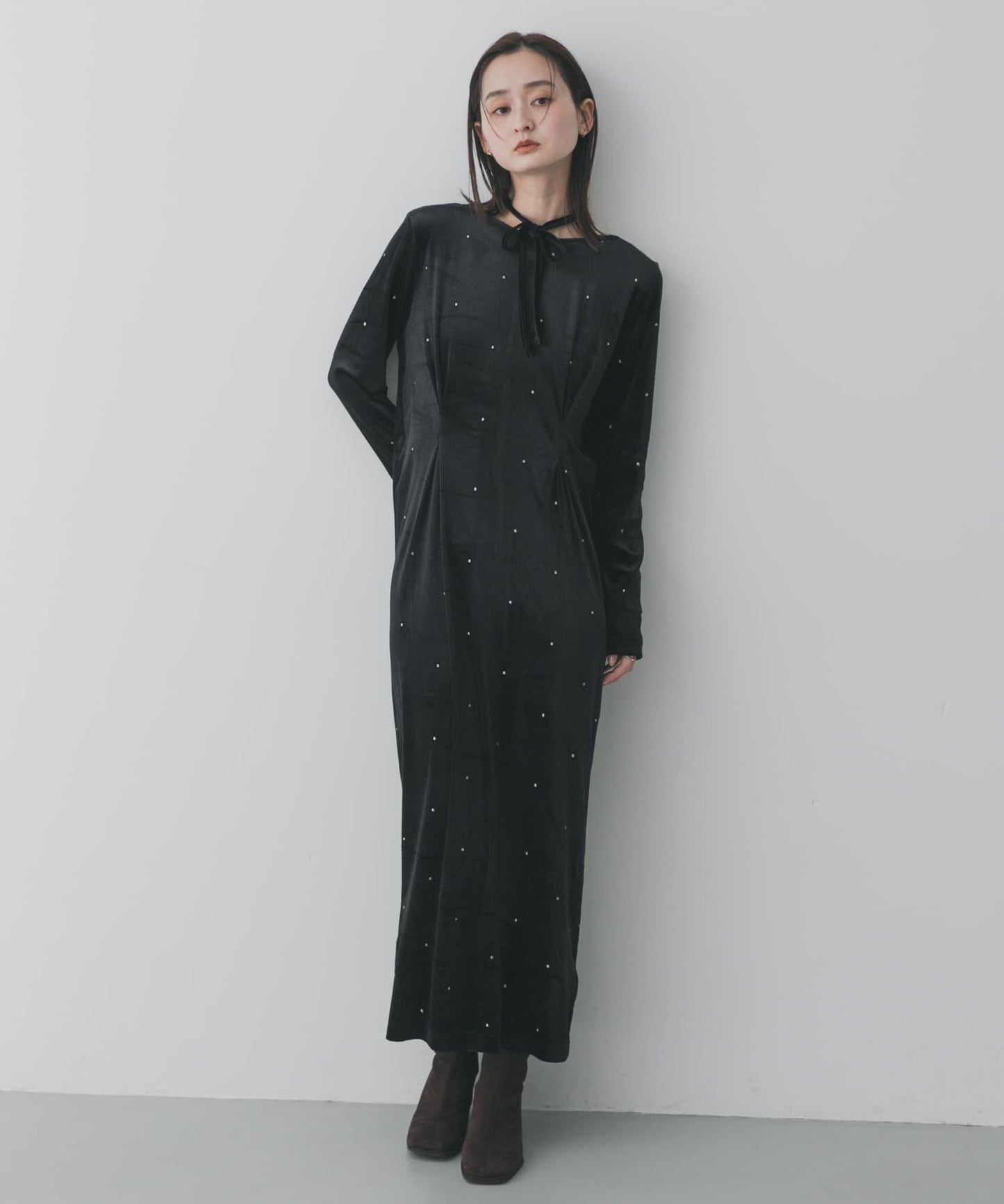 波點刺繡天鵝絨連衣裙